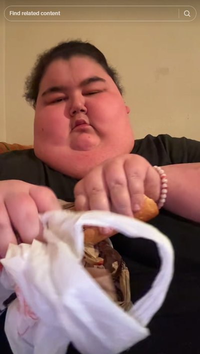 ดาว TikTok สายกินจุ ดับสลดวัย 24 พบอ้วนจนกระทบสุขภาพ ดาว TikTok สายกินจุ ดับสลดวัย 24 พบอ้วนจนกระทบสุขภาพ