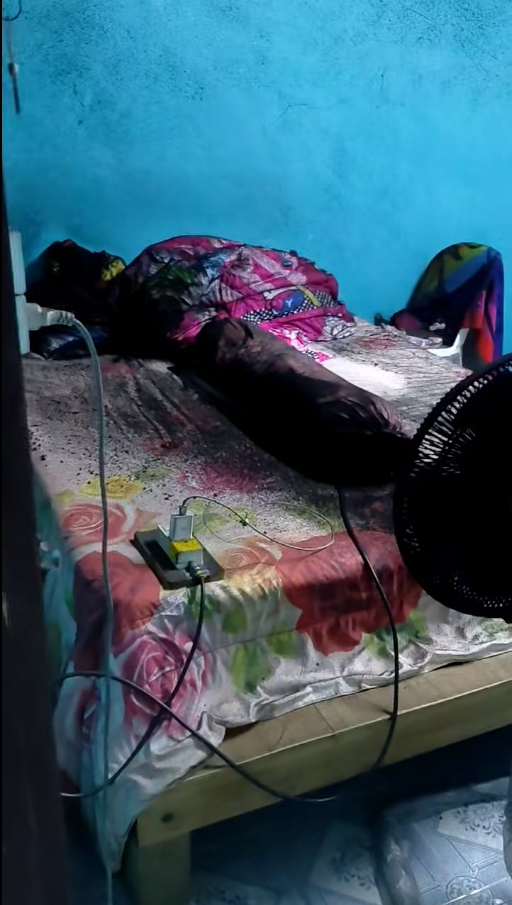 ไฟไหม้ตู้เย็นกลางบ้าน เจอป้านอนหน้าดำ นึกว่าไม่รอด สุดท้ายแค่หลับลึก