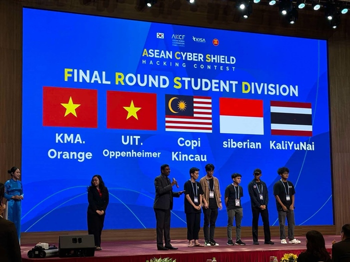 แฮกเกอร์ไทยแข่งงานอาเซียน แต่เห็นชื่อทีมแล้วพีค พิธีกรอ่านที ลุ้นตามกันทั้งงาน แฮกเกอร์ไทยแข่งงานอาเซียน แต่เห็นชื่อทีมแล้วพีค พิธีกรอ่านที ลุ้นตามกันทั้งงาน