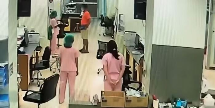 ชายตบหน้าพยาบาล ง้างสุดมือ ซัดไป 3 รอบ ชายตบหน้าพยาบาล ง้างสุดมือ ซัดไป 3 รอบ