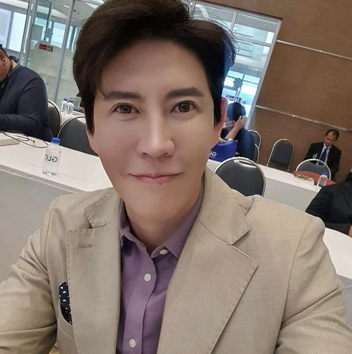 ไทยรัฐสวมชุดดำ