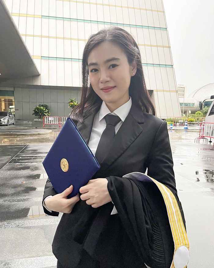 เปิดวาร์ป ทนายเมย์ แจ้งเกิดกลางโหนกระแส