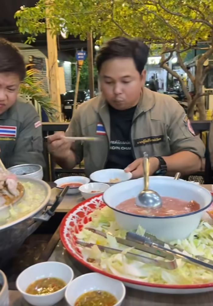 บูม หมูทะ เปิดร้านเลี้ยงหมูกระทะกู้ภัย 